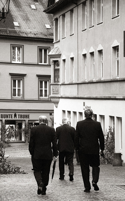 082 drei ehrenwerte Herren