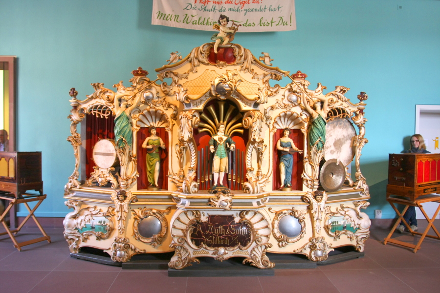 011 Im der Musikautomaten-Ausstellung