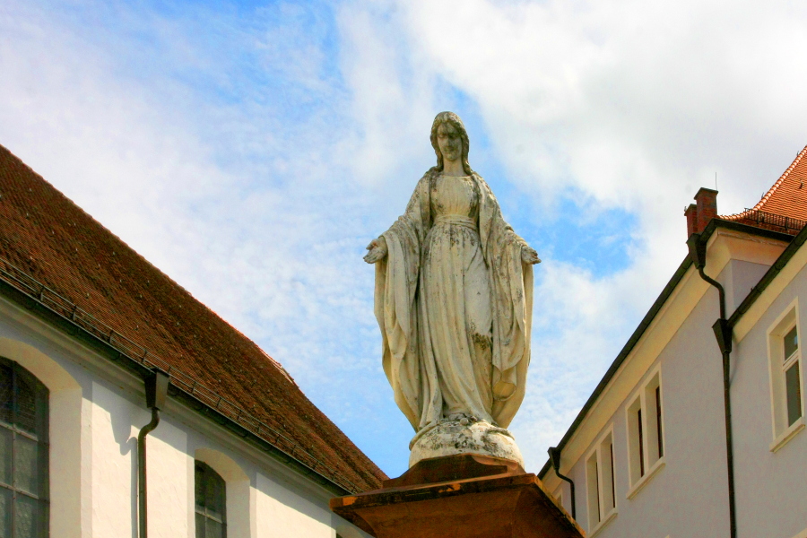 007 Heilige im Dreieck