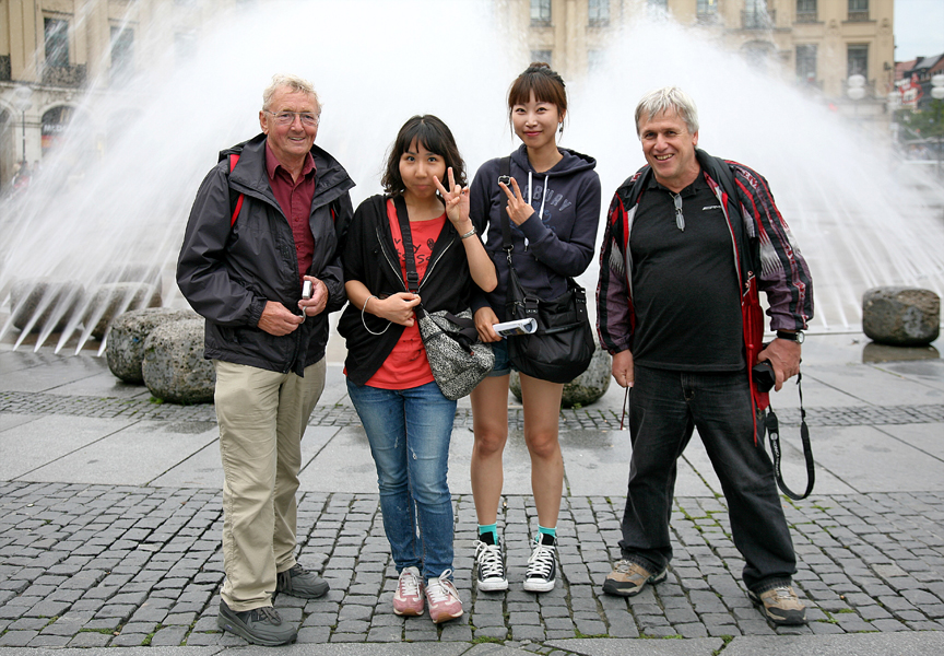 057 Gruppenbild mit Damen